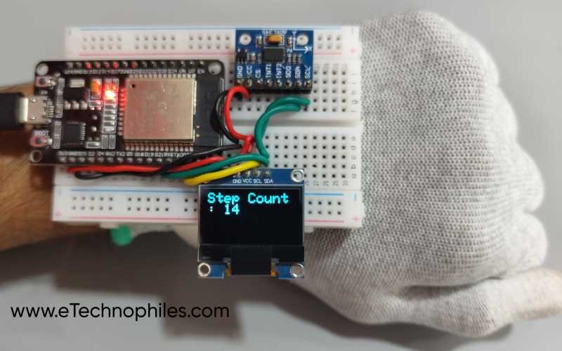 Step counter circuit assembled on a breadboard  