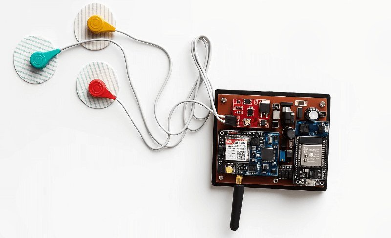ECG Device – Portable Low-Cost Heart Monitor