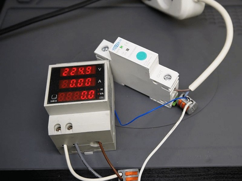 Smart Circuit Breaker – Wi-Fi Controlled Home Protection